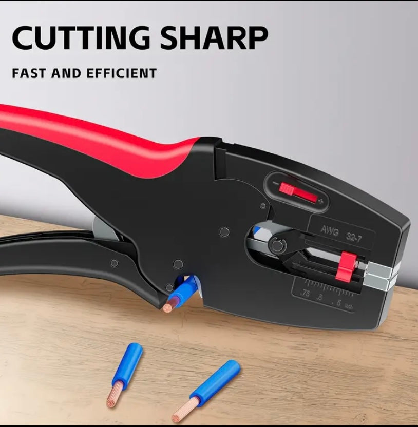 Abisolieren von Begrenzungskabel mit Lion Rage Kabelzange