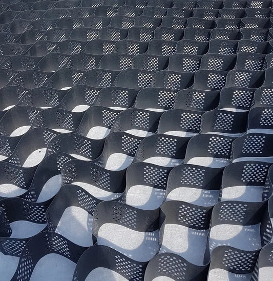 Geogitter – robustes und langlebiges Rasengitter für stabilen Boden